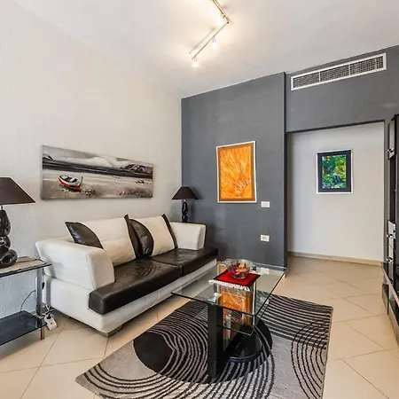 Classic Retreat By Pikhost Apartment Tirana